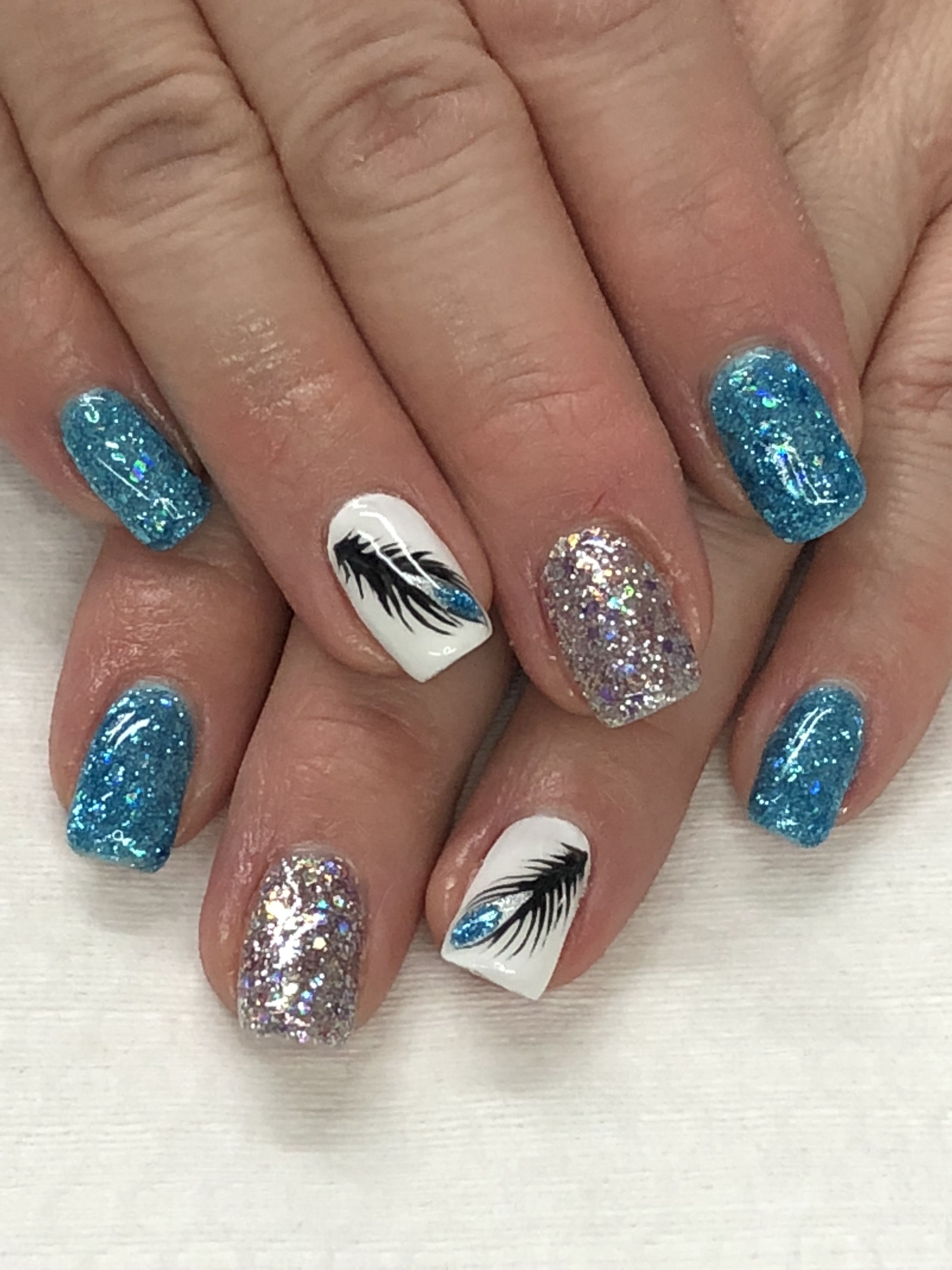 Delicate Feather Nails Ideas