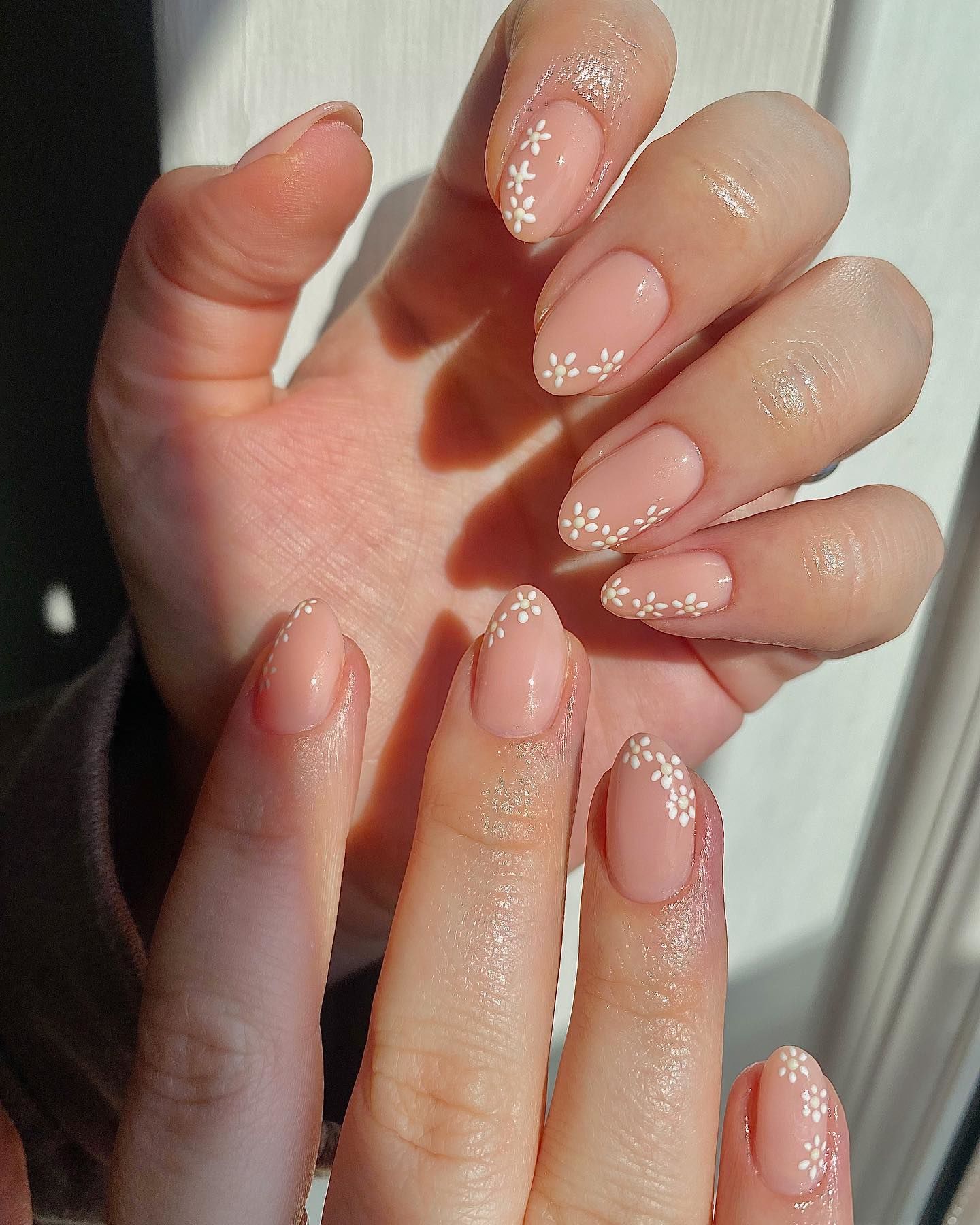 Dainty Daisy Nails Ideas