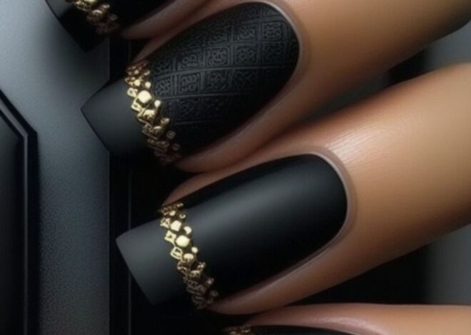 Chic Black And Gold Nails Ideas