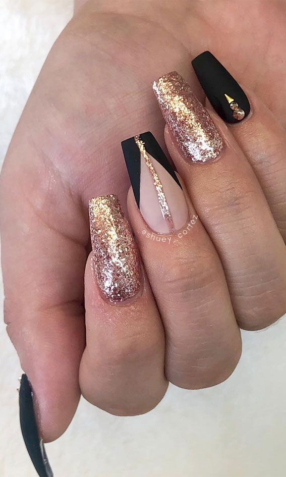 Glamorous Gold And Black Nails Ideas