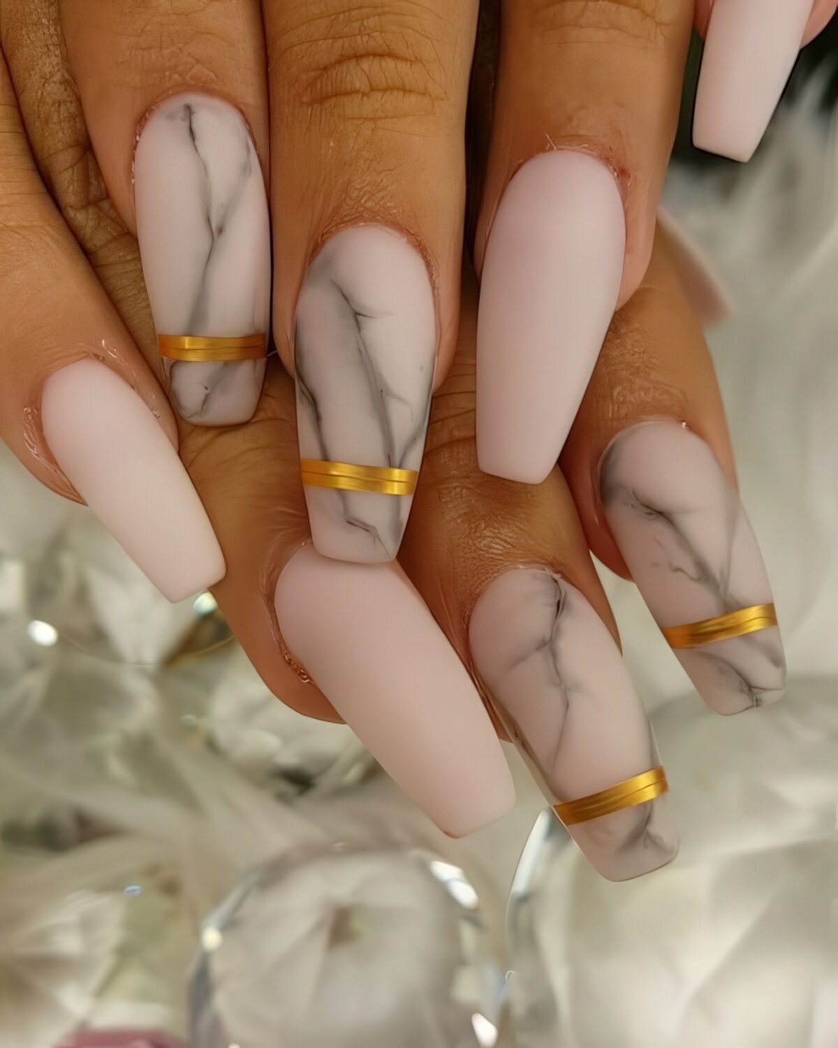 Chic Marble Accent Nails Ideas