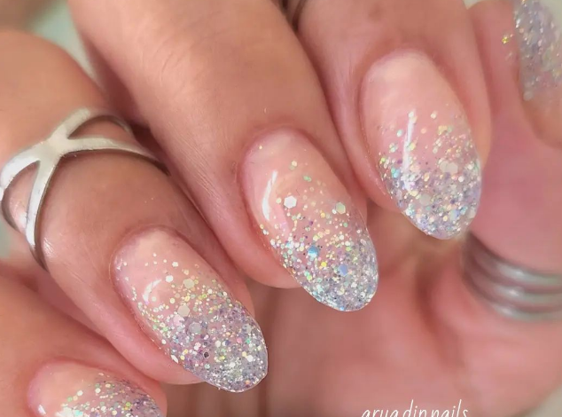 Glamorous Silver Glitter Nails Ideas