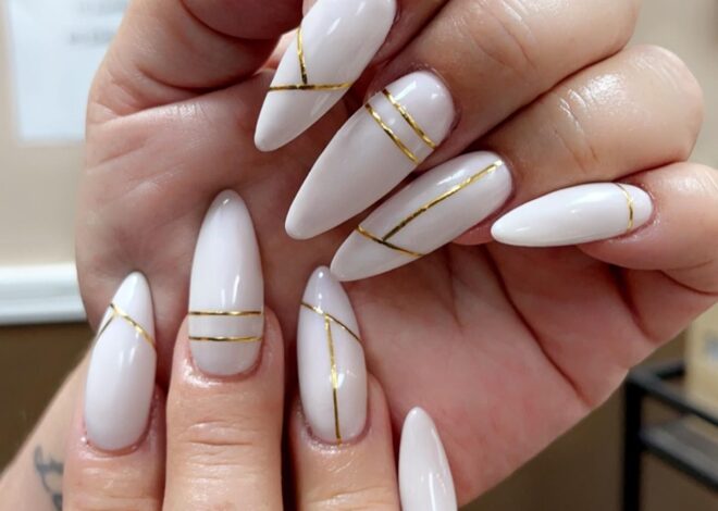 Modern Metallic Stripes Nails Ideas