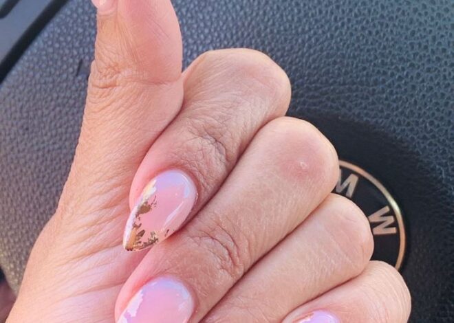 Chic Rose Gold Foil Nails Ideas