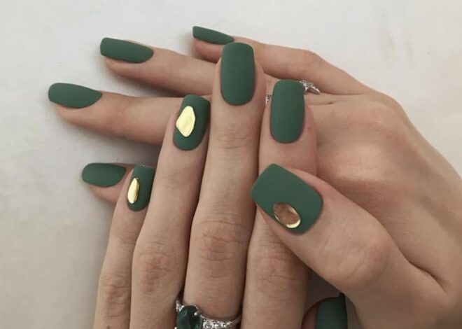 Sophisticated Emerald Green Nails Ideas