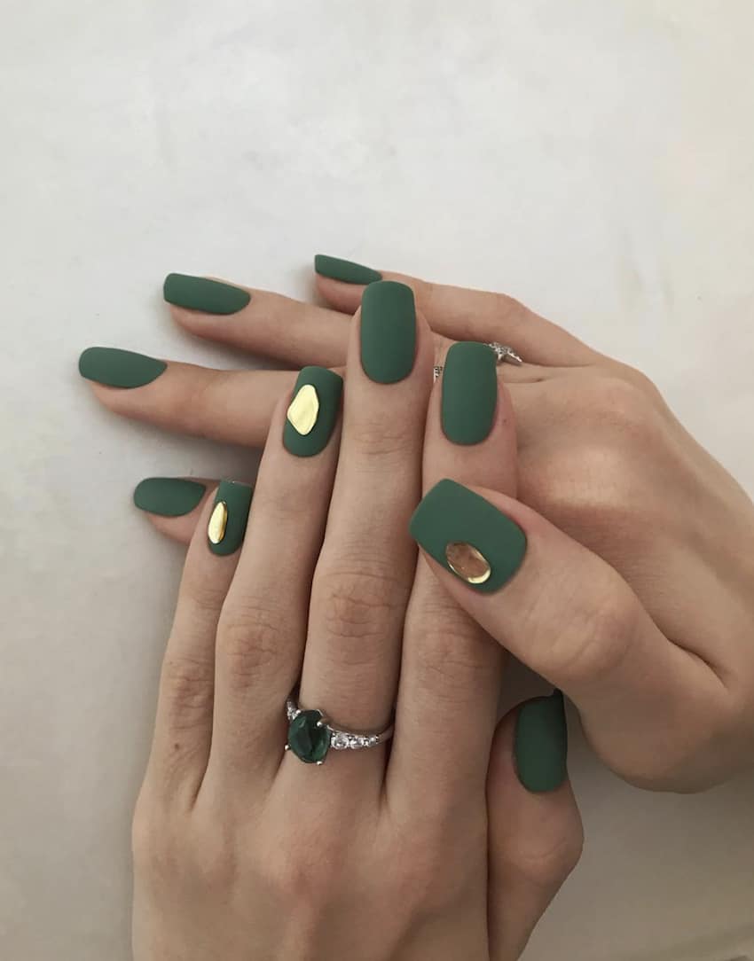 Sophisticated Emerald Green Nails Ideas