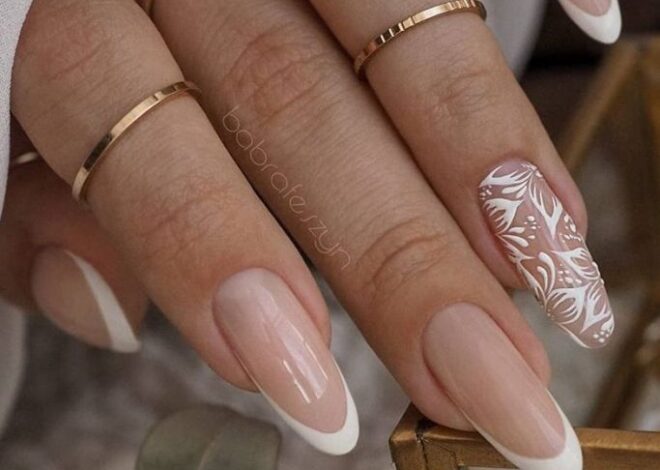 Elegant Ivory And Gold Nails Ideas